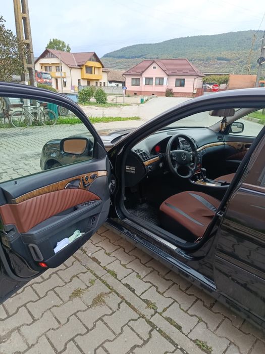 Mercedes Benz W211