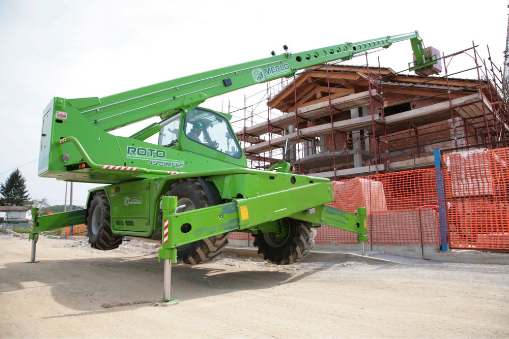 Manitou rotativ cu nacela si macara