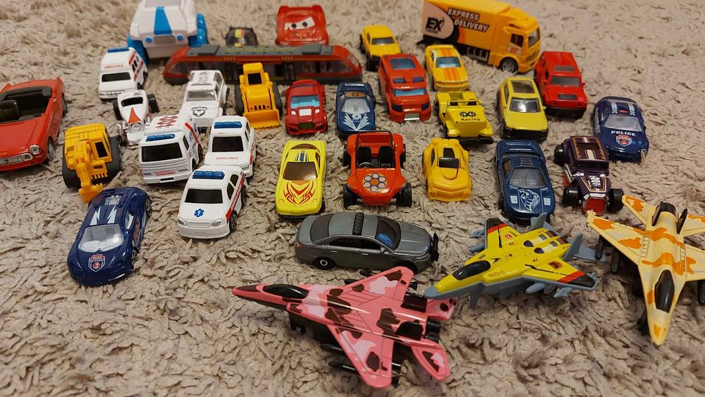 Set jucarii mașinuțe, avioane, ambulante, masini construcții