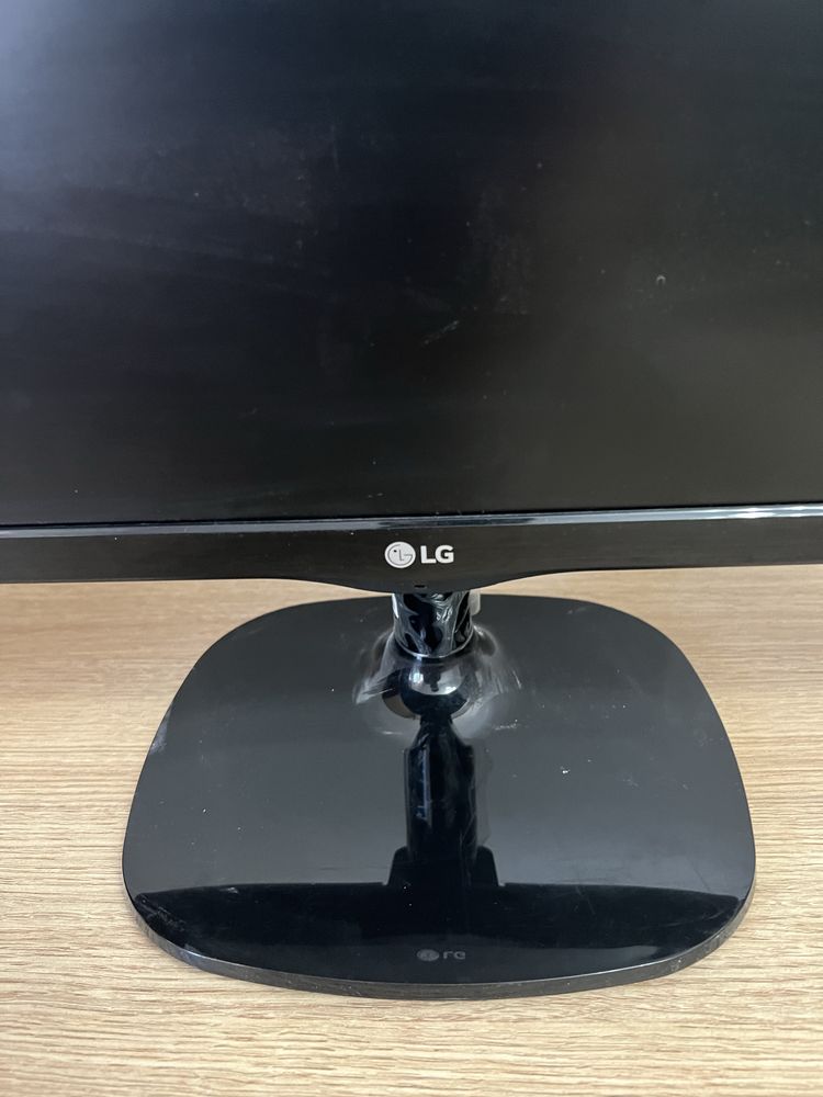 Monitor 24” LG.  Foarte putin folosit
