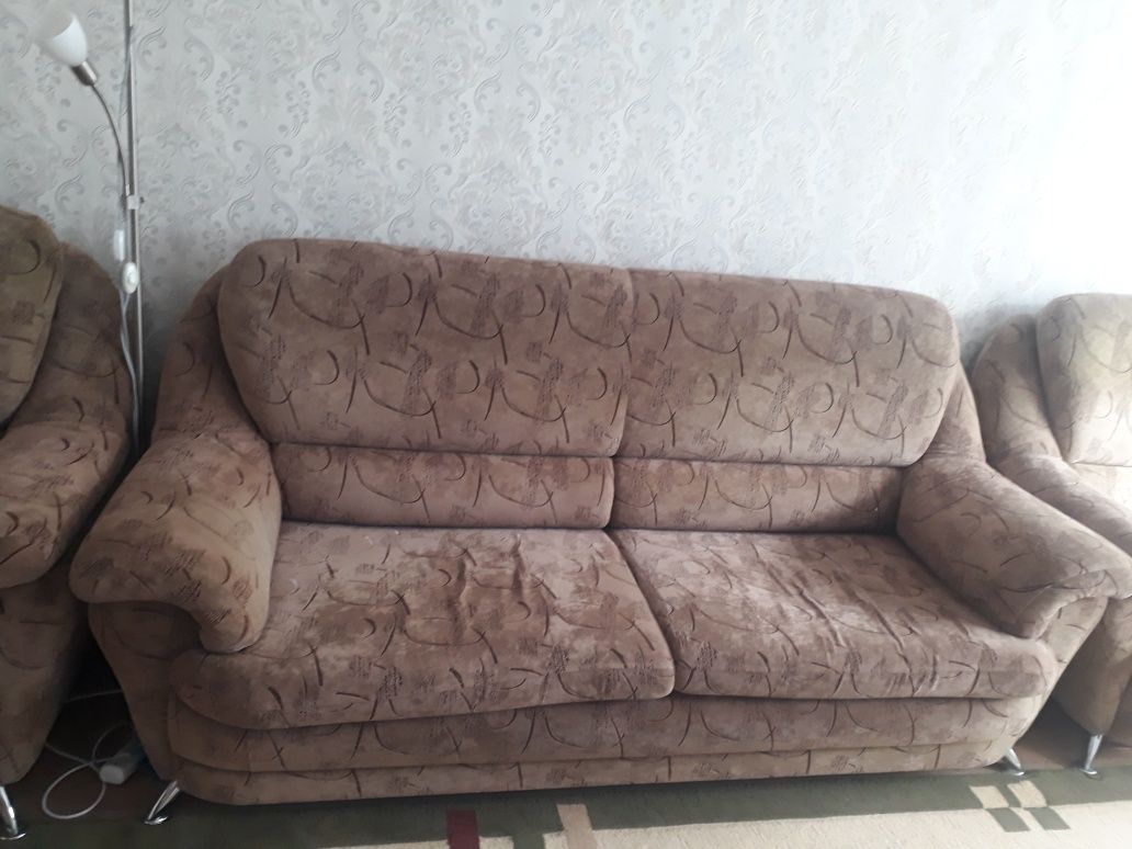 Продам диван и кресла