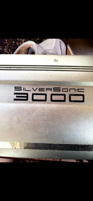 Vand amplificator si cu subwoofer cu tot cu incinta