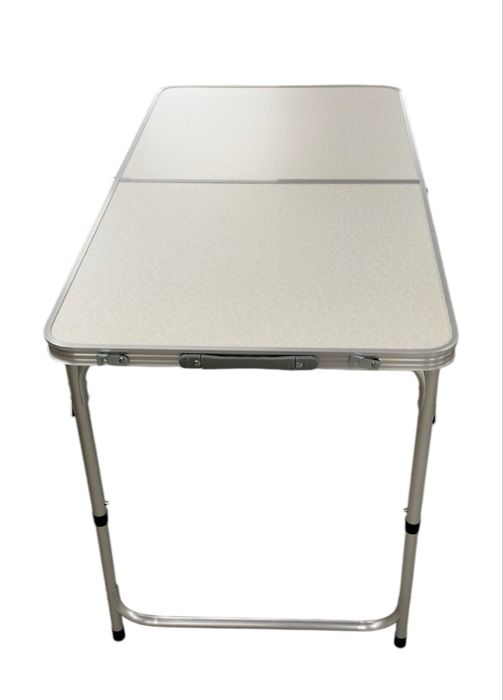 Качествена къмпинг маса в ново състояние