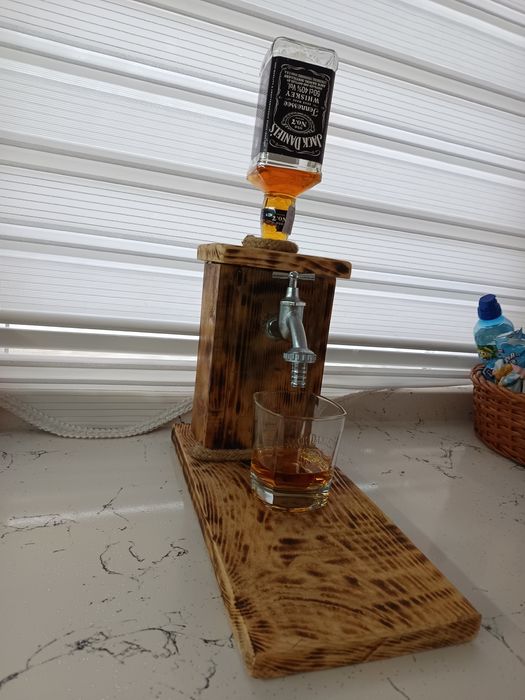 Диспенсър за алкохол