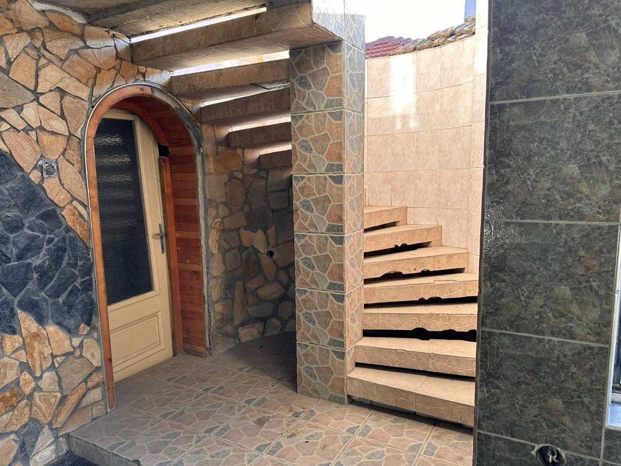Продава се Къща в Търговище, Вароша - 145 кв.м за 380 €/кв.м - Снимка #13