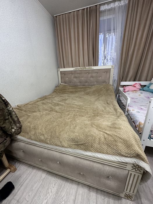 Продам спальный гарнитур