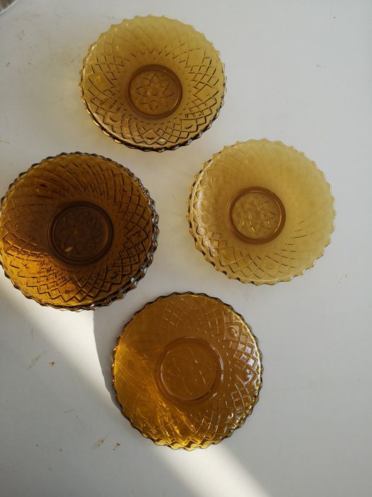 Чинии и комплект чаши за ракия