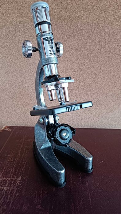Микроскоп метален в куфар