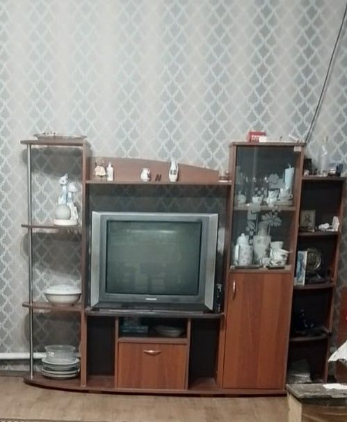 Продам тумбу под телевизор