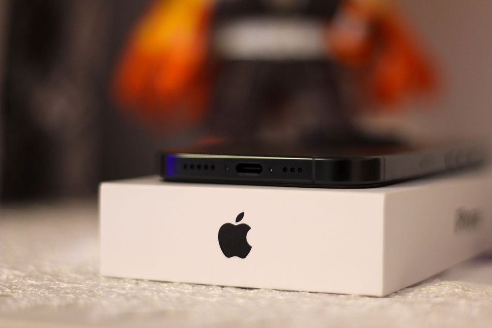 Vând iPhone 16 Pro - Stare PERFECTĂ (Ca Nou)