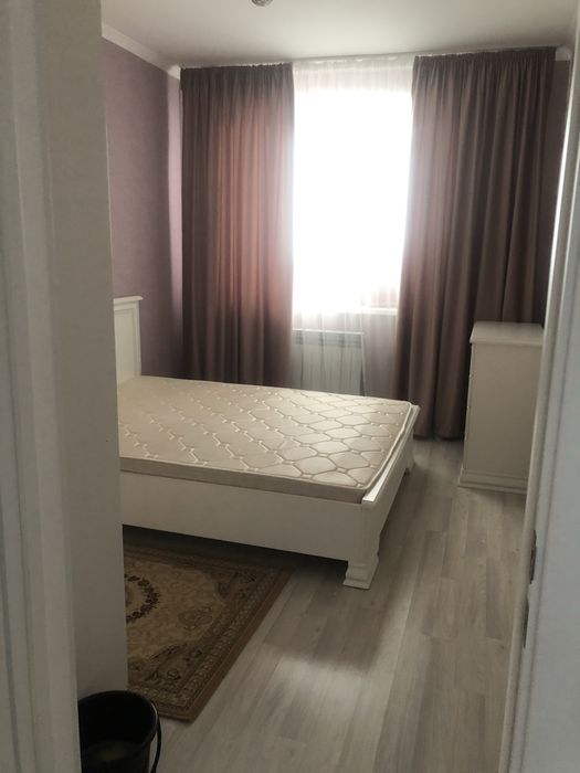 Продам кровать и комод белый
