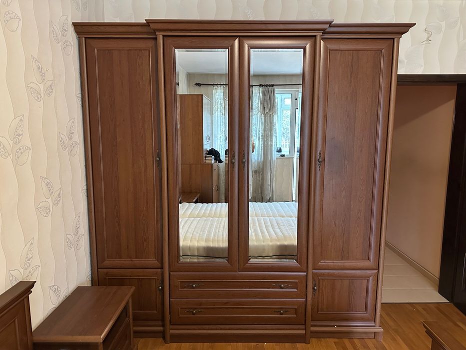 Обзавеждане за спалня, гардероб и нощни шкафчета + матраци и  рамка