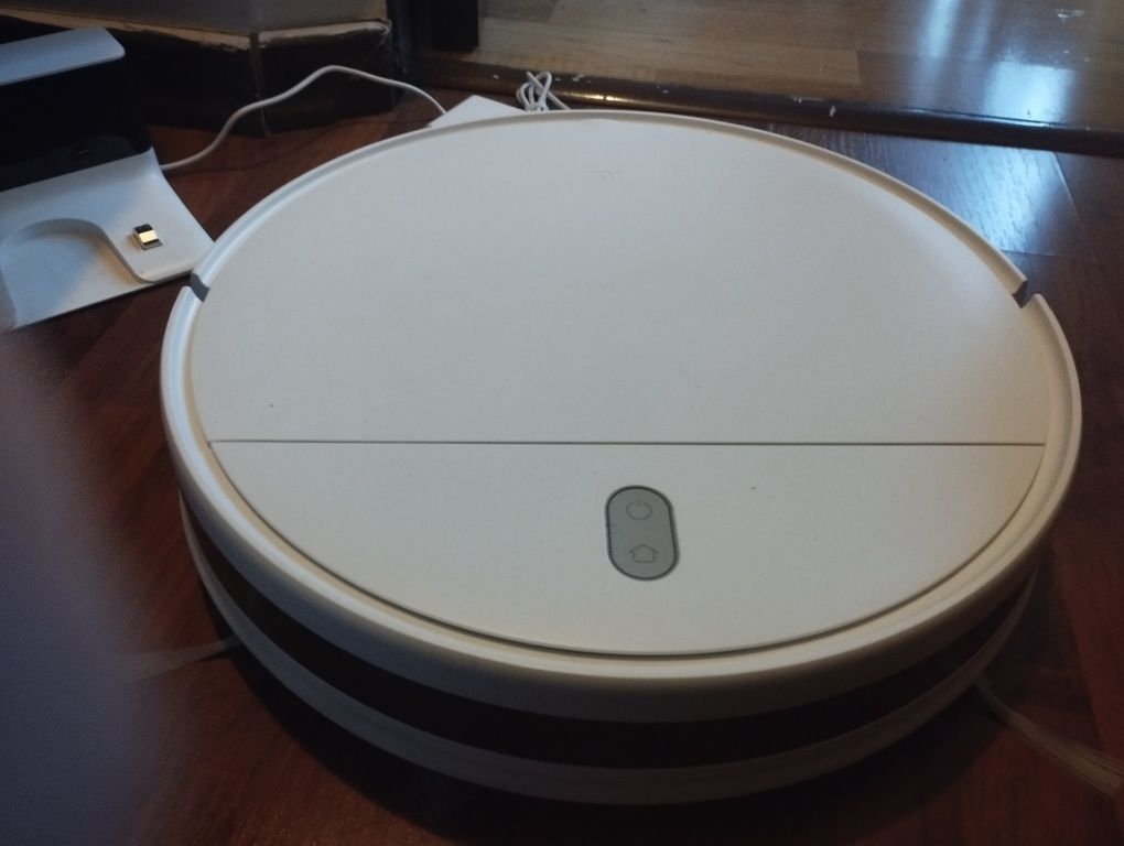 Робот-пылесос Xiaomi Mi Robot Vacuum-Mop Essential (MJSTG1) White