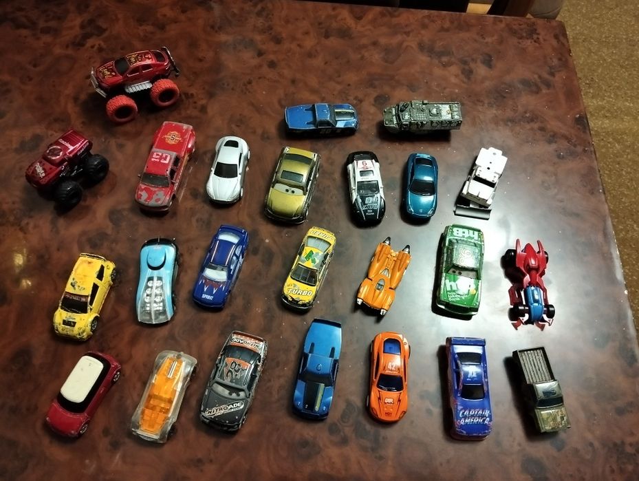 Продам железные машинки,модельки.