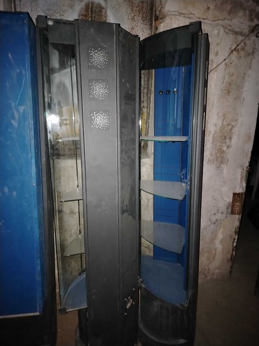 Витрина с подсветкой, Европа. 2 штуки.