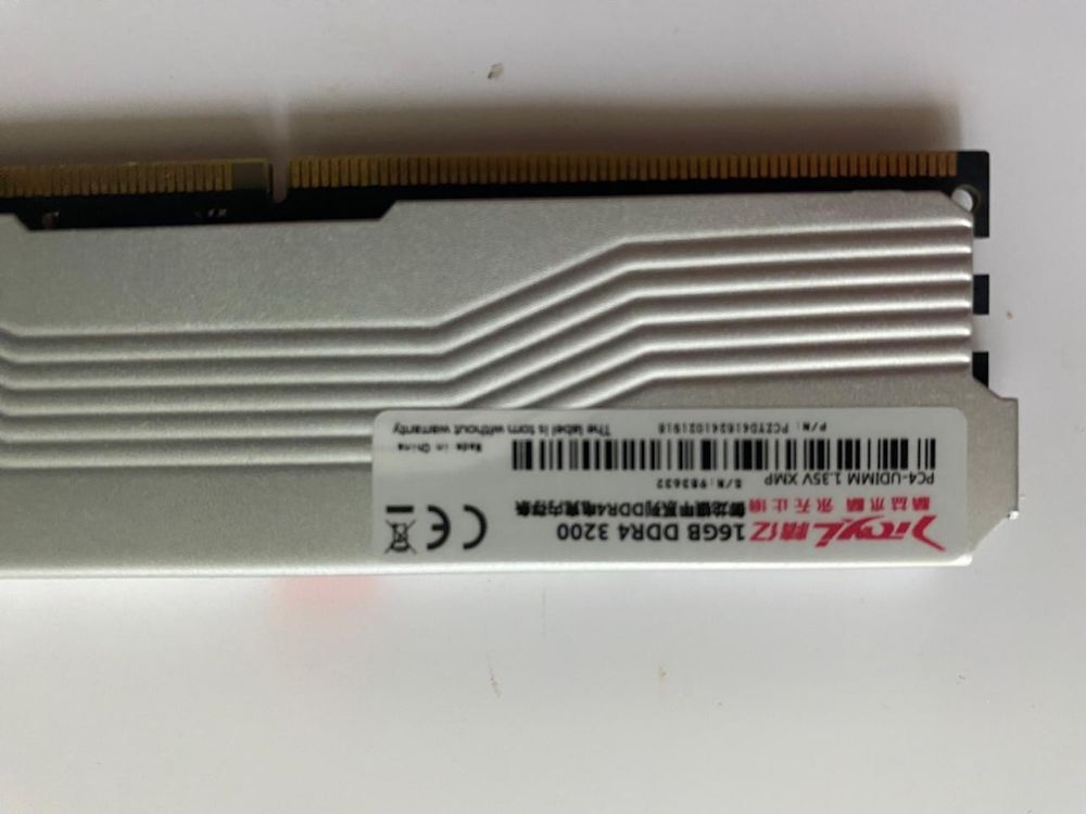 Продам оперативку 16 гиг ddr 4 3200 новая