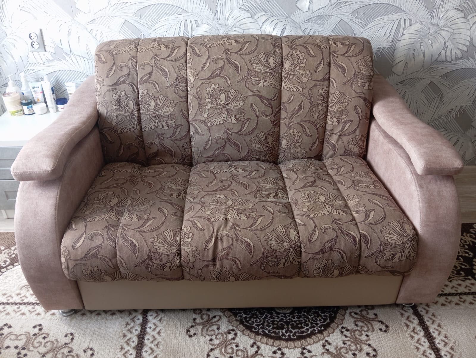 Продам Диван (полторашка)