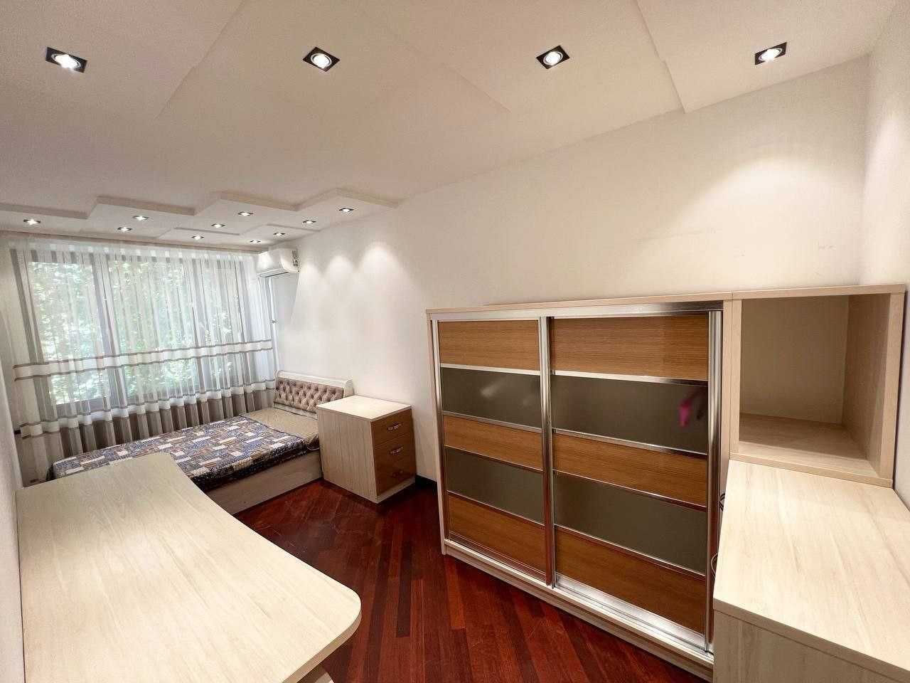 Продается квартира на Ц-1
Комнат : 4в3