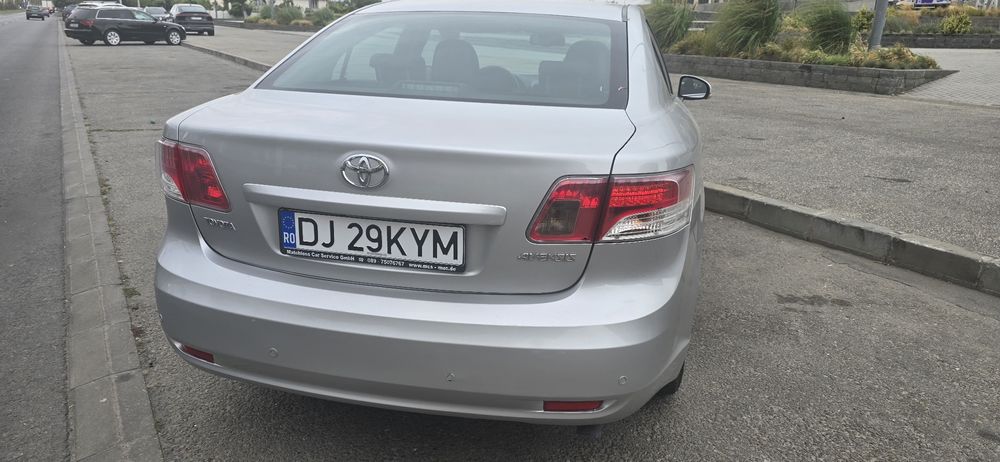 Toyota Avensis 2.2 .