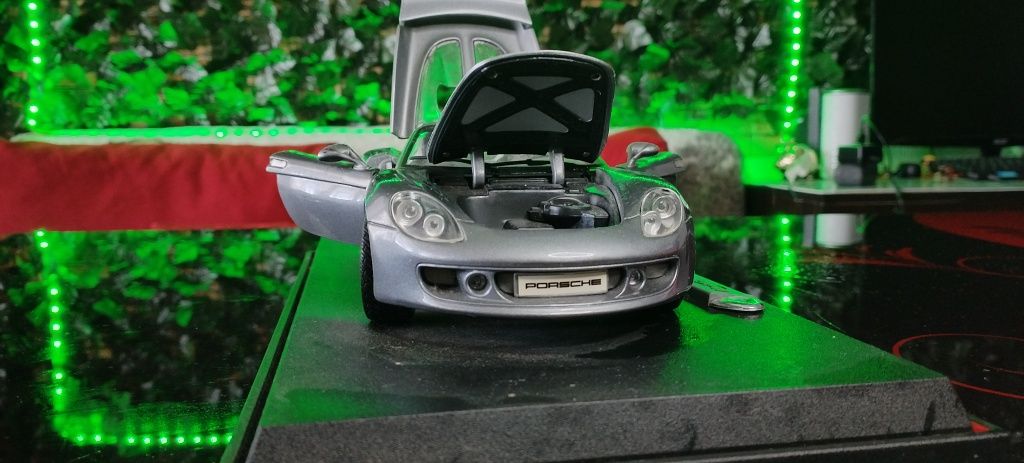 Метална количка Porsche Carrera GT Мащаб 1:18