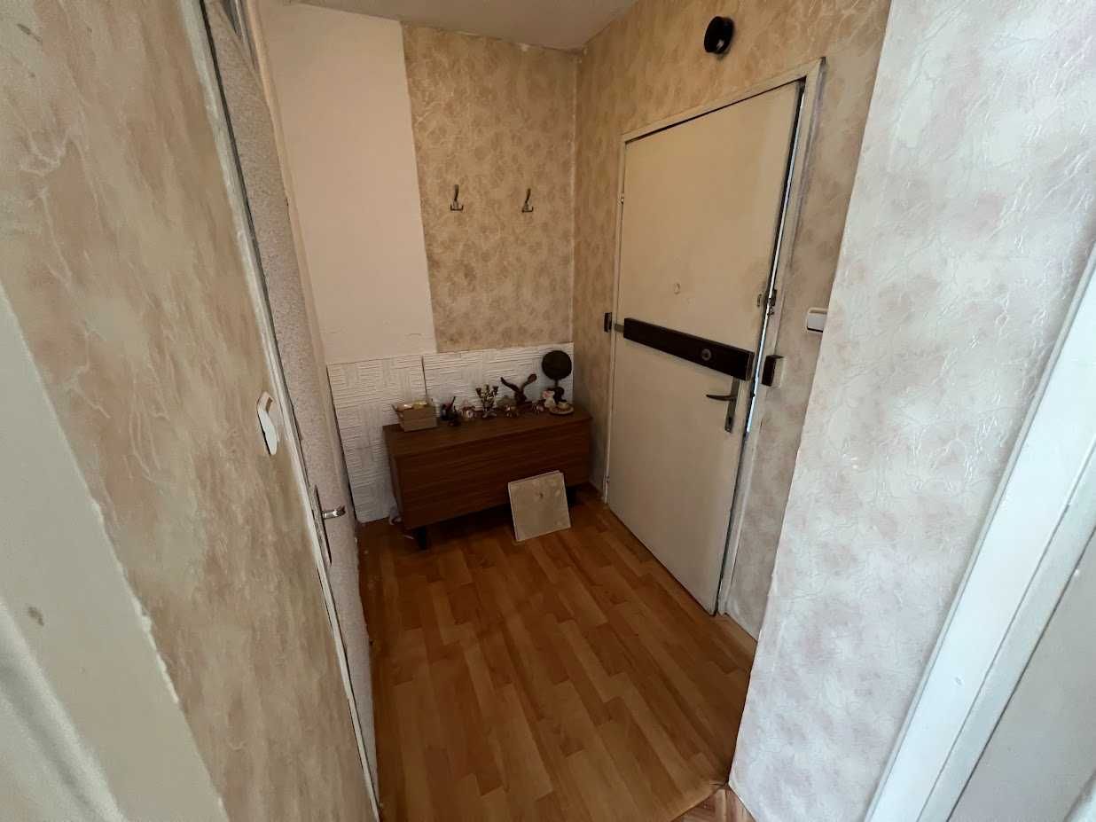Продавам едностаен апартамент (гарсониера) 33 кв.м – Център, Кнежа