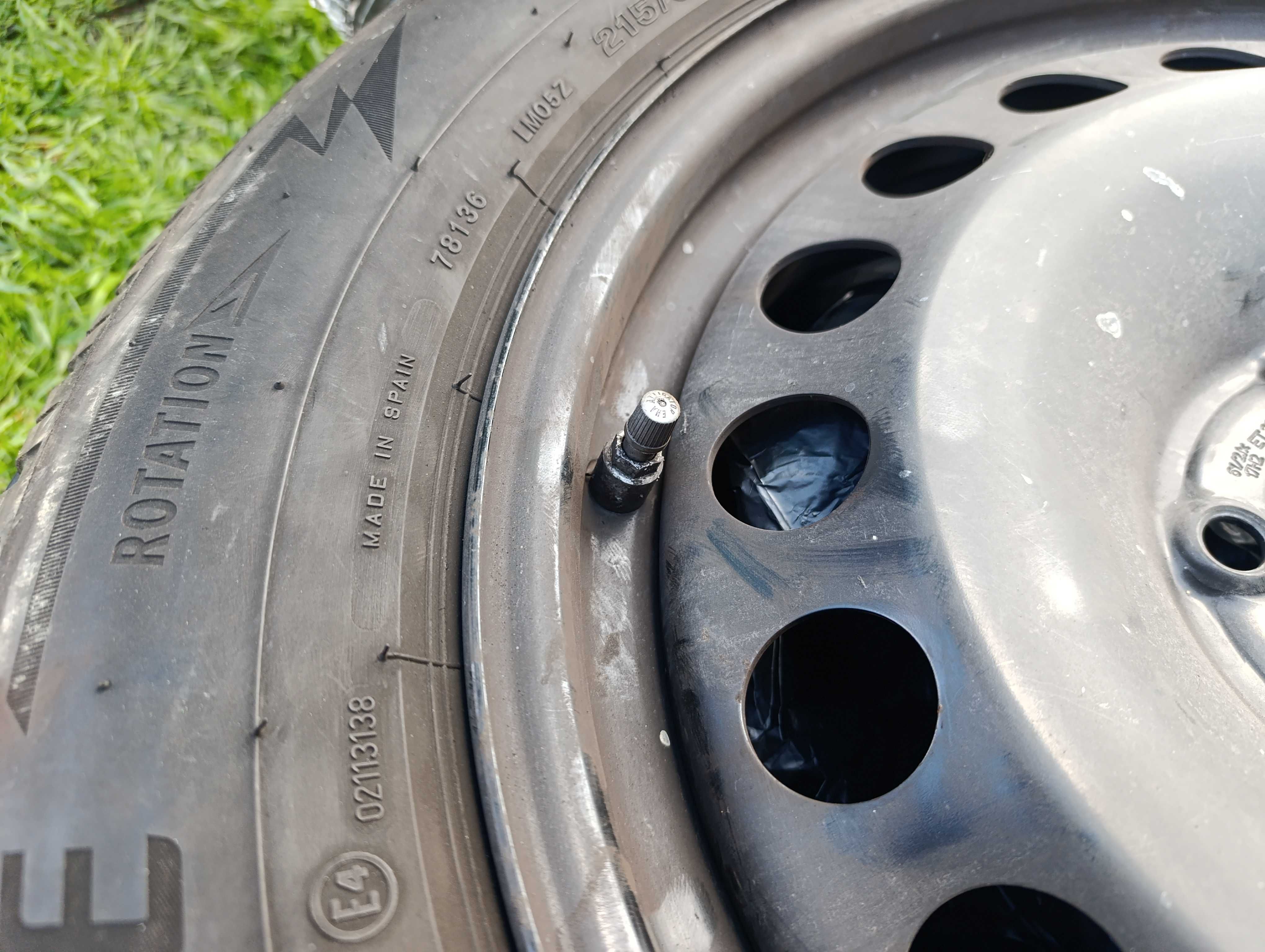 4 бр. оригинални VW стоманени джанти 18", с изправни TPMS сензори.