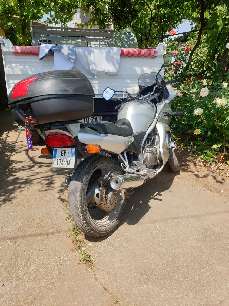 Motocicleta yamaha diverson 600cc