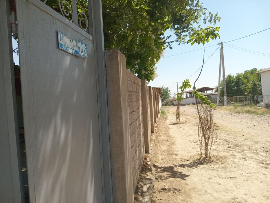 Продаётся дом в сельской местности.Уй сотилади Бука туманида.