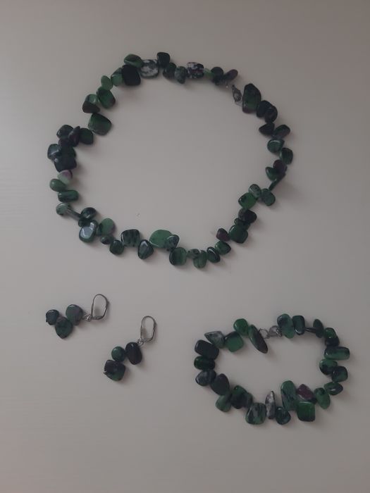 Продаю набор из натуральных камней изумруд ручная работа 4500