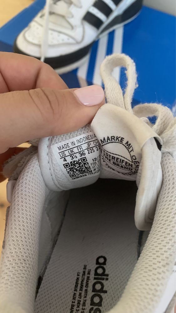 Продавам детски маратонки adidas