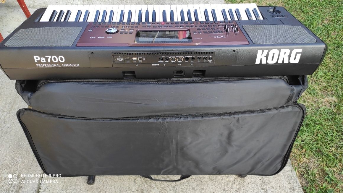 Vând korg pa700 urgent