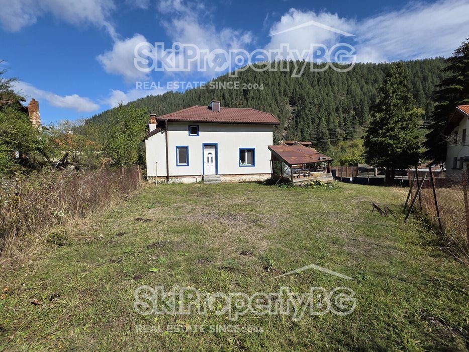 Къща с парцел в село Бели Искър, близо до Боровец!