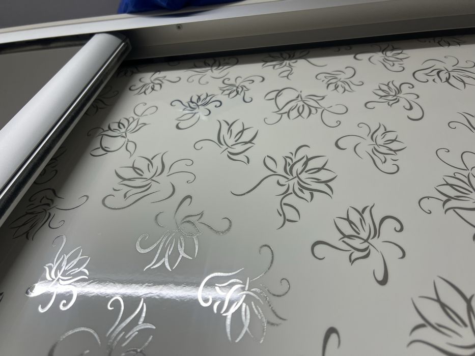 Vind dulap dresing pe sină cu oglinda,model deosebit,lucios,3usi culis