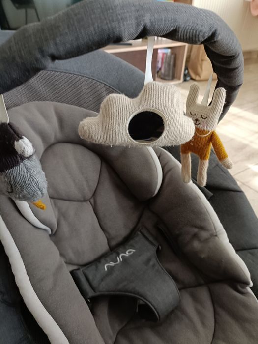 Balansoar Nuna Leaf Grow cu bară de jucării – gri, stare bună