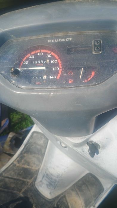 Scuter peugeot 125 2 timpi nefuncționabil și pedala trebuie montata