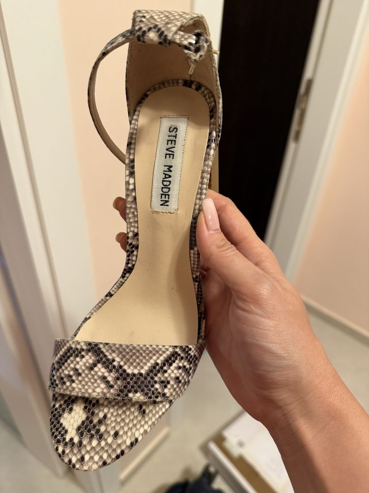 Сандали Steve Madden  38 номер