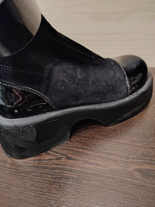 Нови боти от лак и велур 37 номер