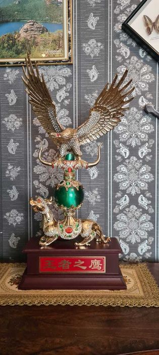 Декоративная статуэтка орла