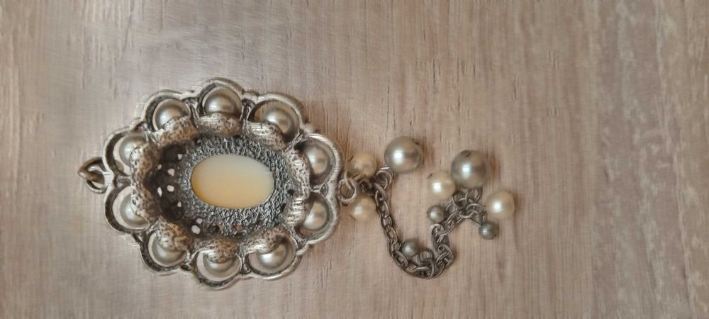 Позлатени  брошки-20 лв.2/Висулка Камея-70 3/ Позлатено колие 16 лв