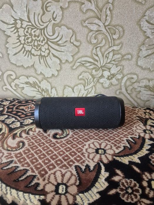 Продам колонку jbl flip4