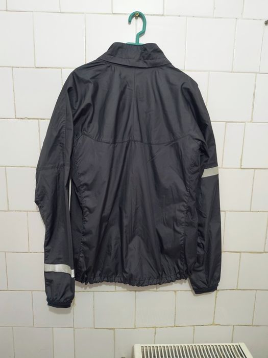 Geaca fiș marca Nike mărime L culoare neagra
