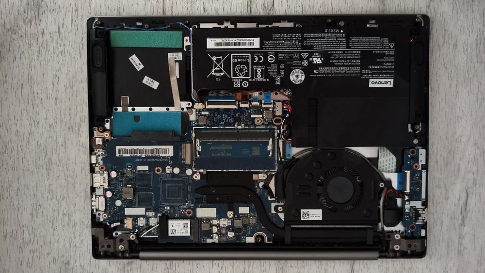 Lenovo IdeaPad 520S-14IKB Pentru Piese