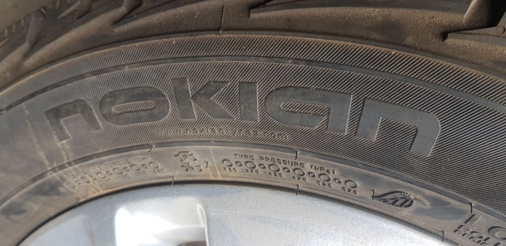 БУСОВИ ЗИМНИ-17цола-215/60-1бр.-99лв."NOKIAN "-като нови