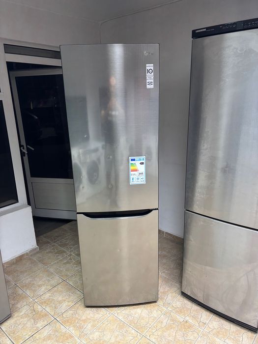 Хладилник LG с долна камера