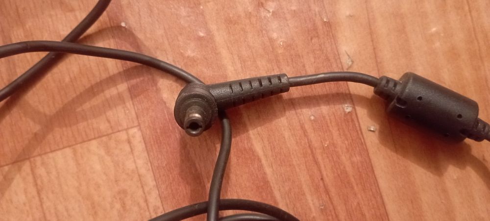 Блок питания 19В 3.4 А.