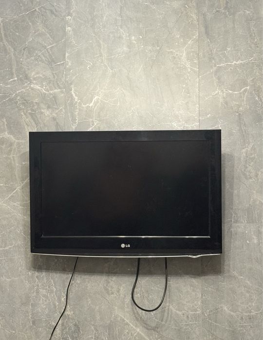 Телевизор на запчасти рабочий