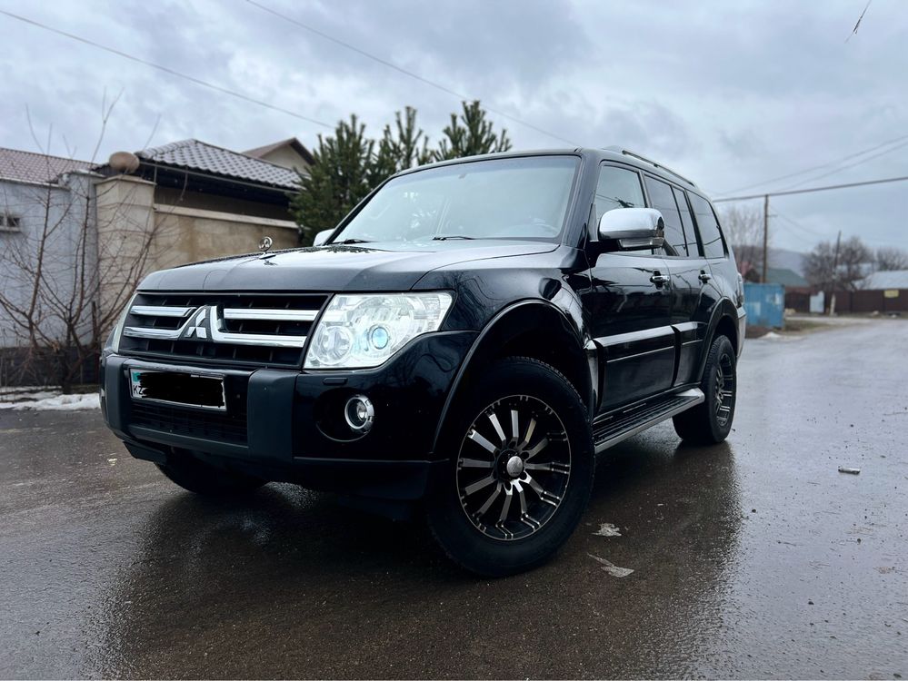 Продам Mitsubishi Pajero IV 2007года.