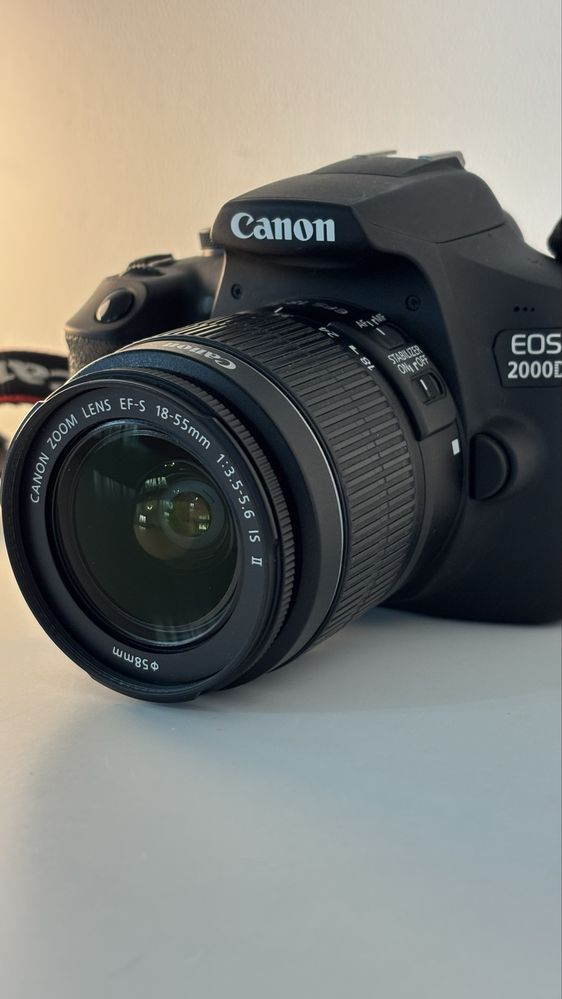 Aparat foto DSLR canon EOS 2000D, 24.1 Mp + obiectiv EF-S 18-55mm