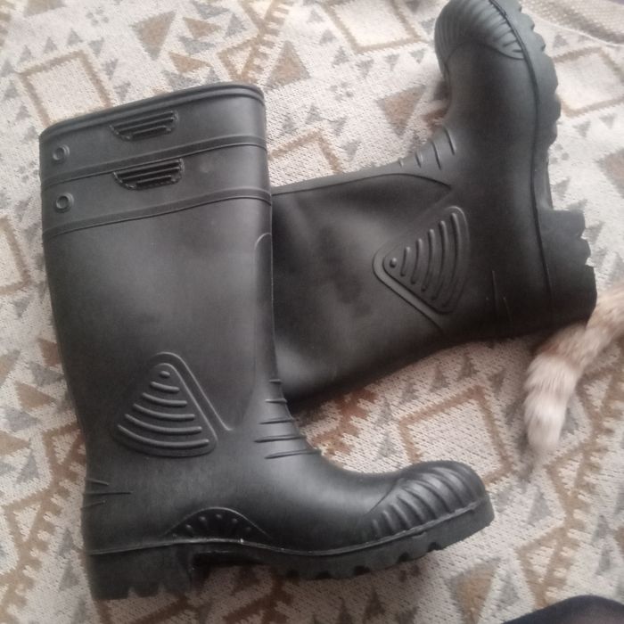Продам резиновые сапоги