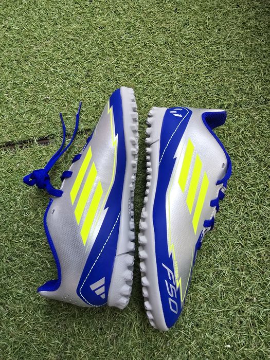 Футболни детски стоношки ADIDAS F50 Club Messi Turf - размер 33